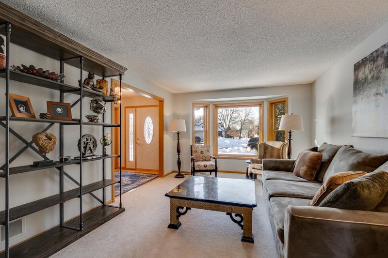 3796 Blackhawk Ridge Cir, Eagan, MN 55122