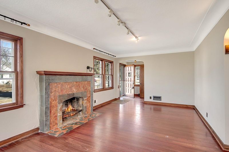 764 Cottage Ave E, Saint Paul, MN 55106