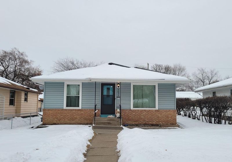 5032 Upton Ave N, Minneapolis, MN 55430