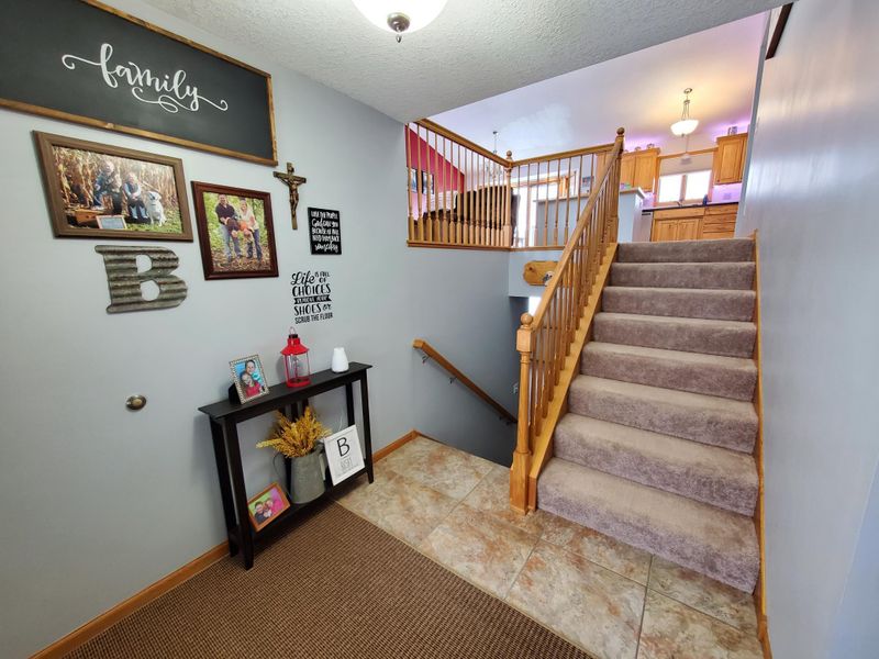 275 6th Ave SE, Plainview, MN 55964