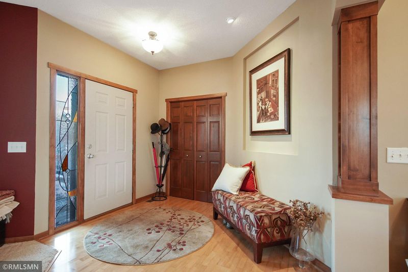 42 125th St E, Burnsville, MN 55337