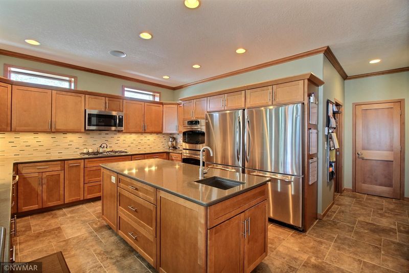 1638 E Shore Dr, Detroit Lakes, MN 56501