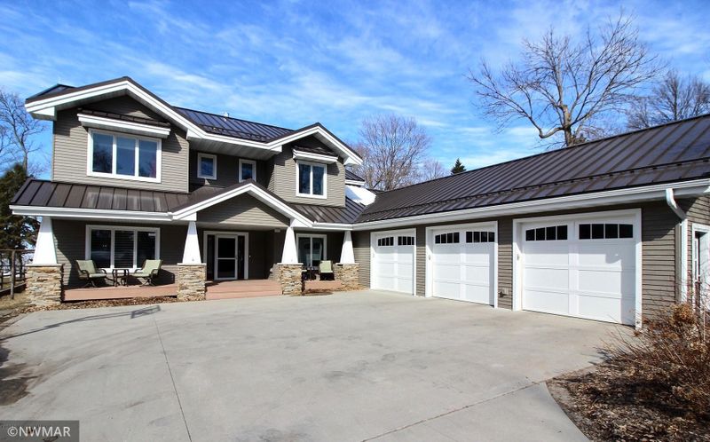 1638 E Shore Dr, Detroit Lakes, MN 56501
