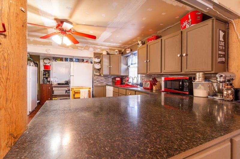 42 1st St, Easton, MN 56025
