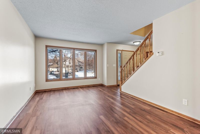 2560 Valley View Ave E, Maplewood, MN 55119