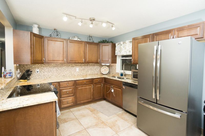 811 Paul Pw NE, Blaine, MN 55434