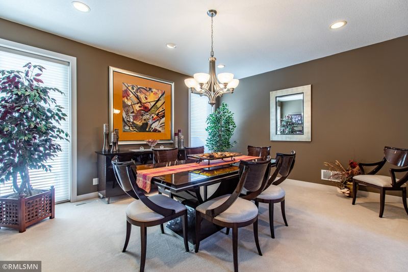906 Fox Chase Rd SW, Rochester, MN 55902