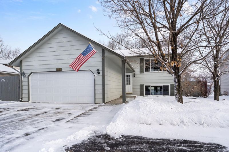 7096 40th St N, Oakdale, MN 55128