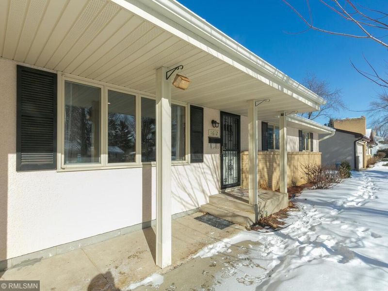 1612 E 89th St, Bloomington, MN 55425