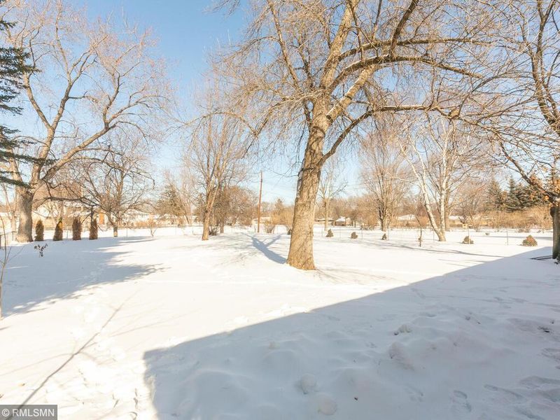 1612 E 89th St, Bloomington, MN 55425