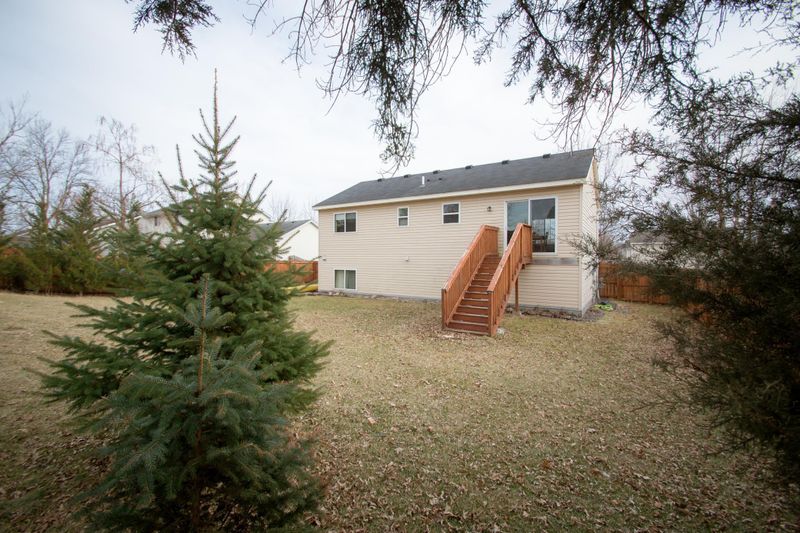709 7th St N, Montrose, MN 55363