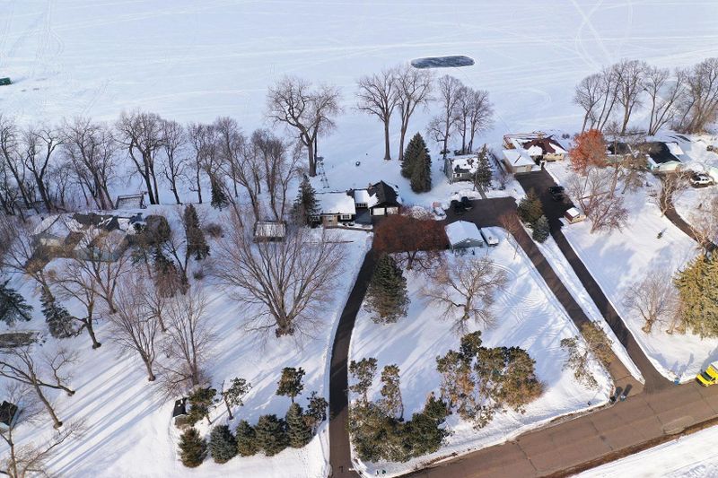 28852 Glader Blvd, Lindstrom, MN 55045