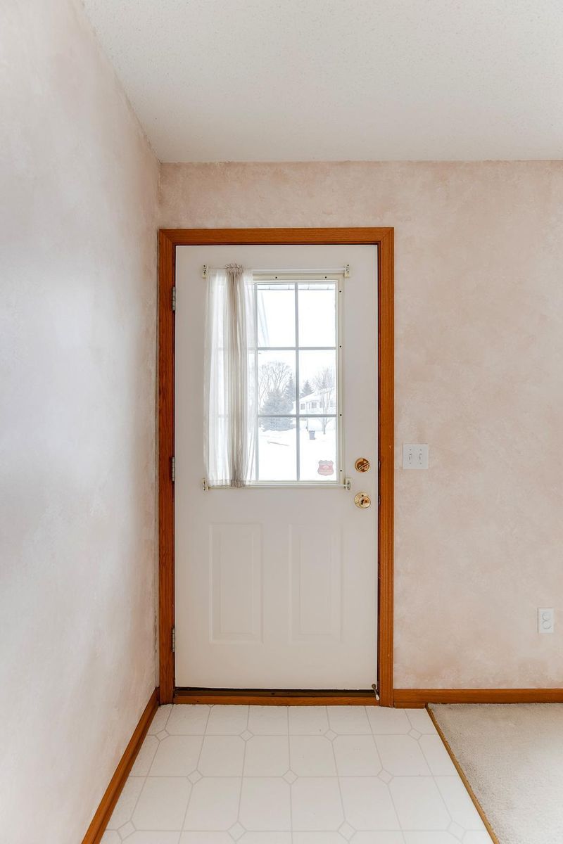 1377 Highpoint Curve, Shakopee, MN 55379