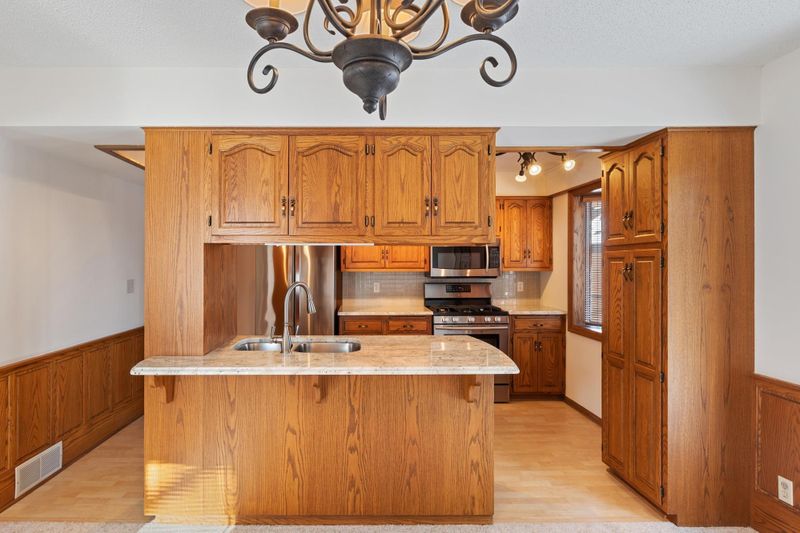 54 Westchester Sq, Burnsville, MN 55337