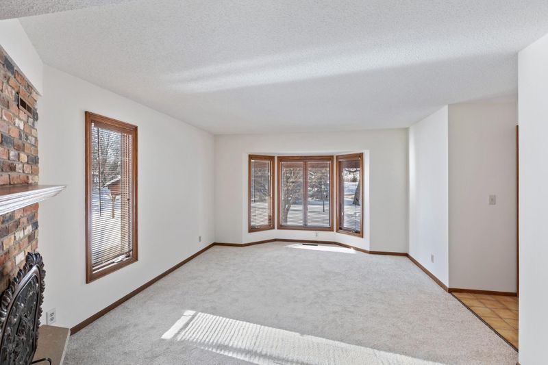 54 Westchester Sq, Burnsville, MN 55337