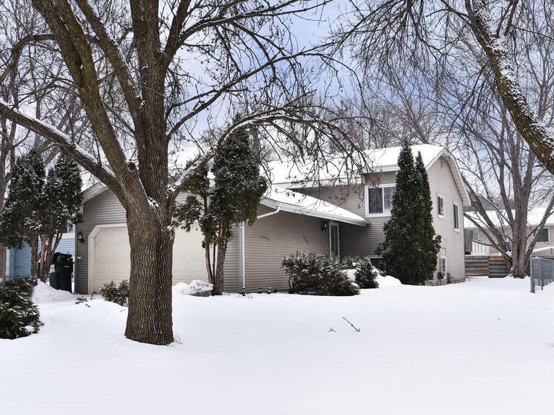 9557 Monroe St NE, Blaine, MN 55434