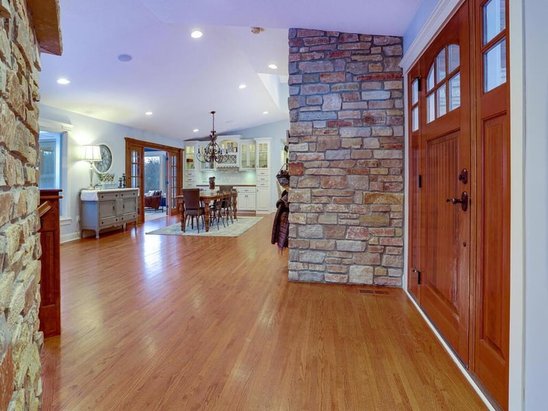 108 Chevy Chase Dr, Orono, MN 55391