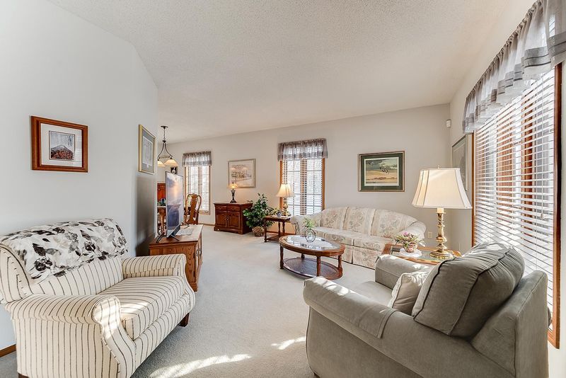 2064 Parkway Dr, North Saint Paul, MN 55109