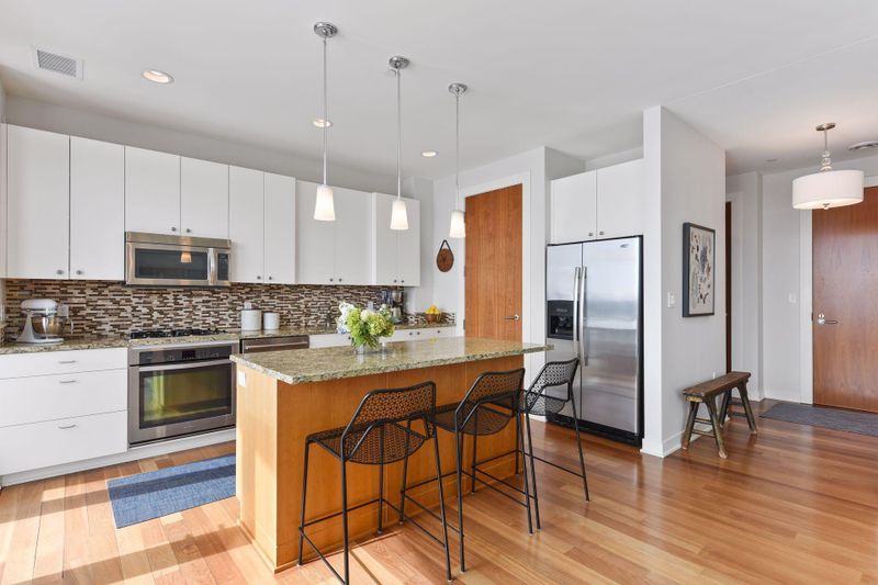 3209 Galleria #907, Edina, MN 55435