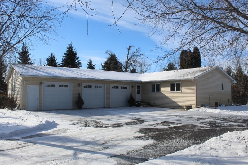 3822 Maple Dr SE, Alexandria, MN 56308