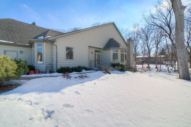 1507 Pleasant View Dr, North Mankato, MN 56003