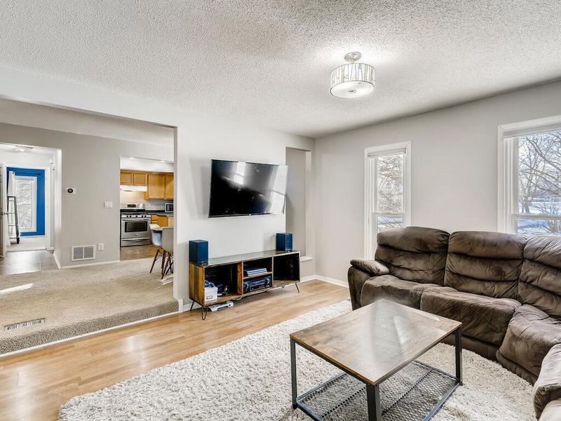 110164 Stanford Cir, Chaska, MN 55318