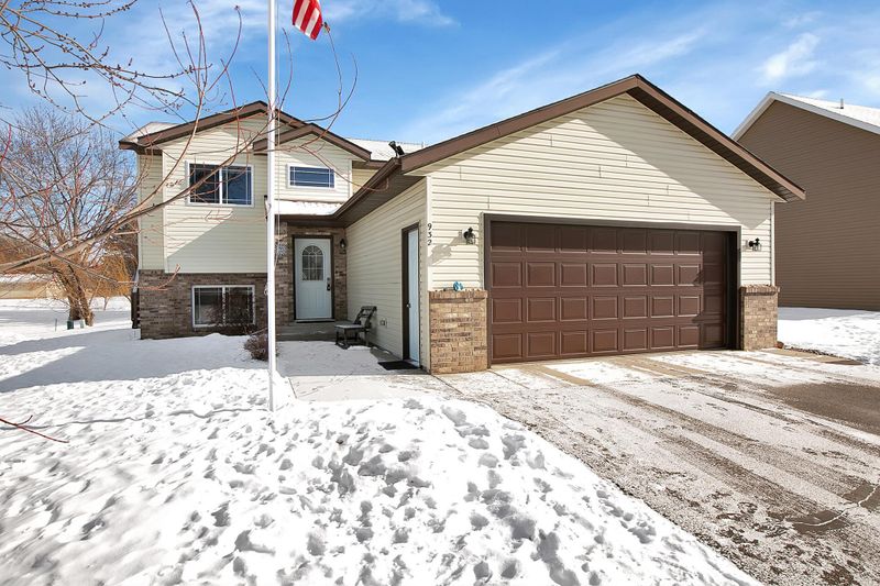 932 E 4th Ave, Sartell, MN 56377