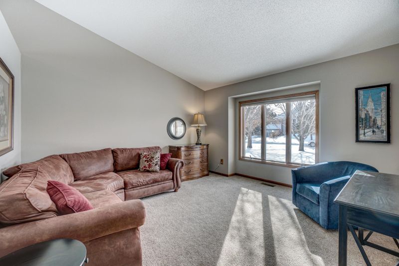 2000 Oak Glen Ln, Stillwater, MN 55082