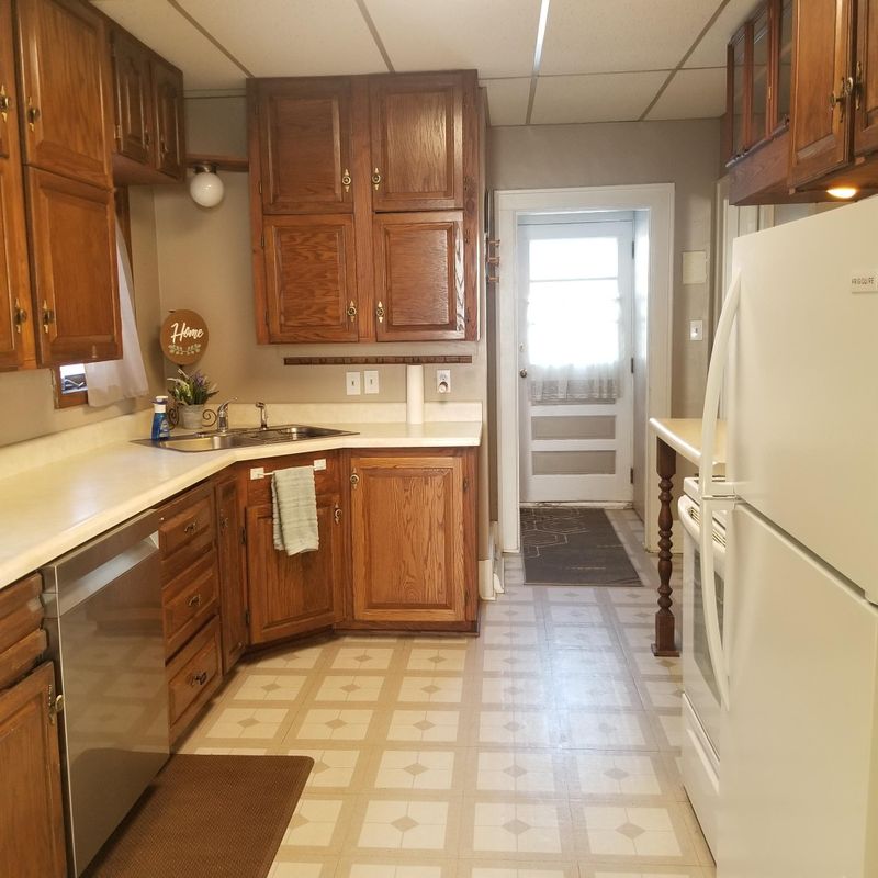201 4th St, Carlton, MN 55718