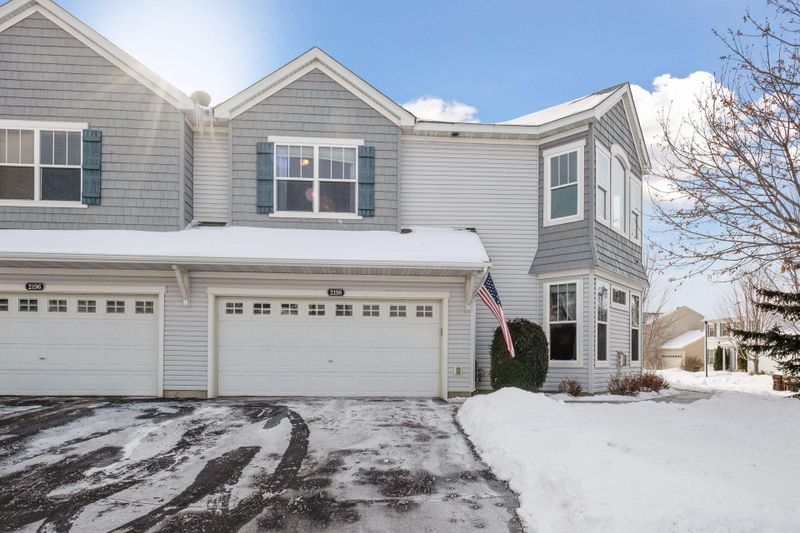 2198 Shamrock Pl, Chaska, MN 55318