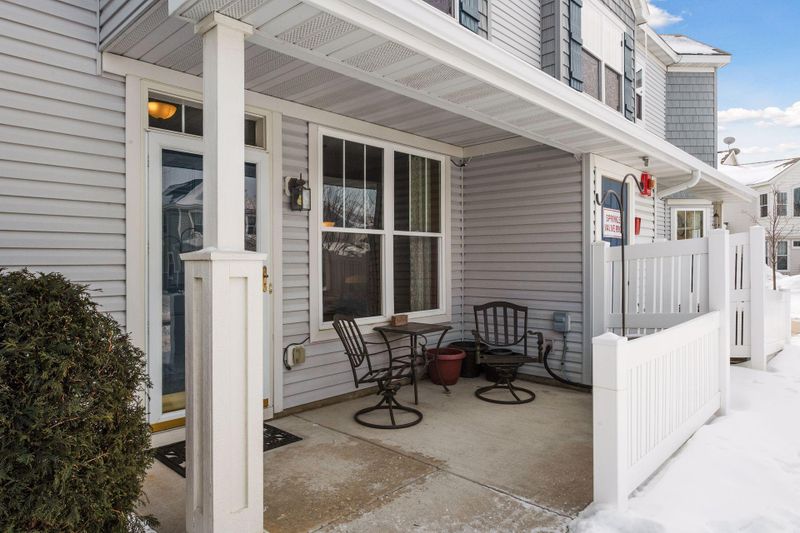 2198 Shamrock Pl, Chaska, MN 55318
