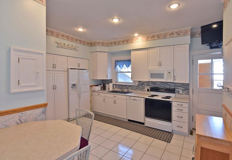 825 3rd Ave NE, Waseca, MN 56093