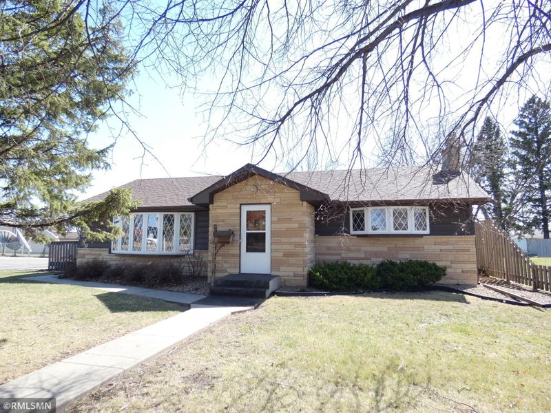 2030 10th St E, Glencoe, MN 55336