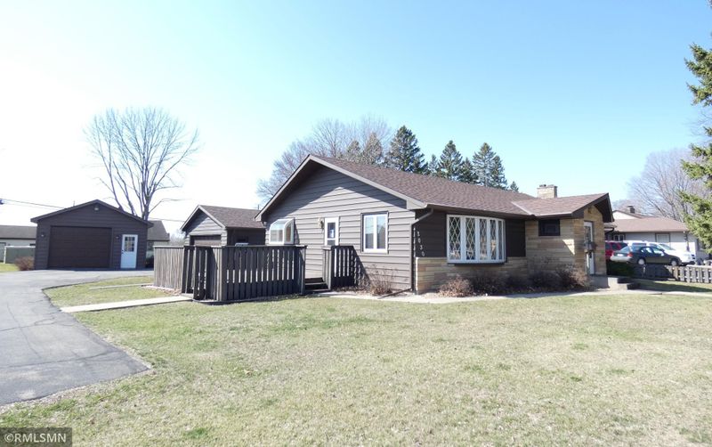 2030 10th St E, Glencoe, MN 55336