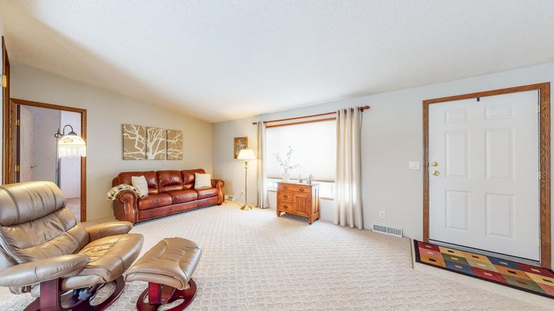 2 Southfork Dr SE, Kasson, MN 55944