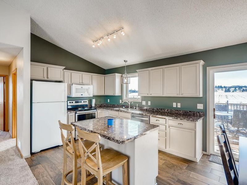 817 Sunrise Ln, Belle Plaine, MN 56011