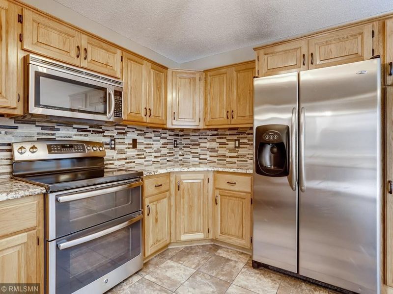11981 N Meadow Curve, Lindstrom, MN 55045