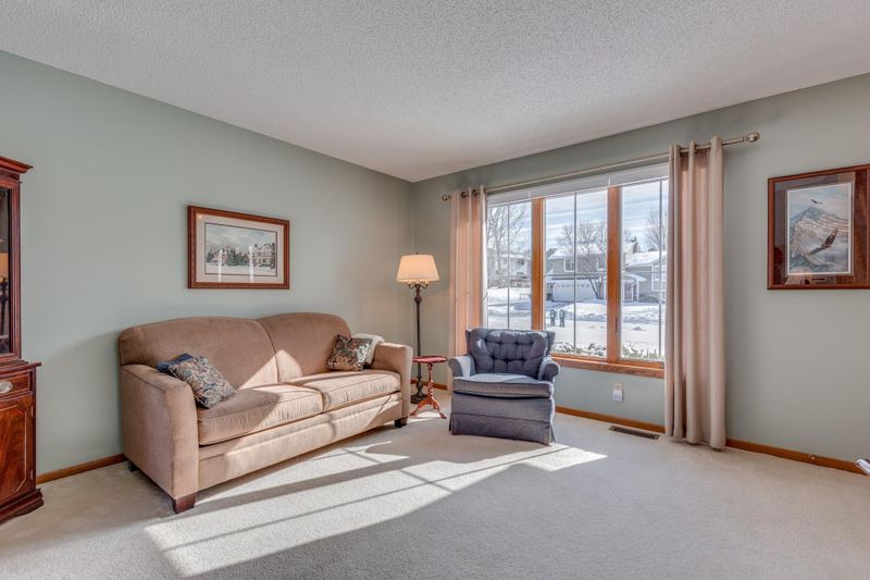 9380 Jonathan Rd, Woodbury, MN 55125