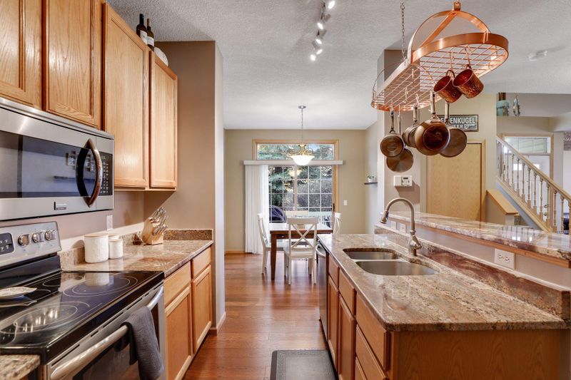 3648 Burgundy Dr #704, Eagan, MN 55122