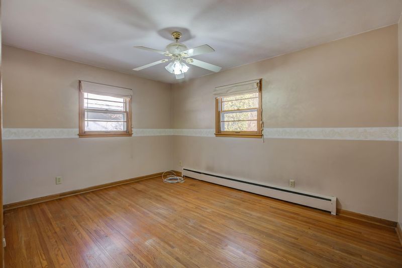 2555 Holloway Ave E, North Saint Paul, MN 55109