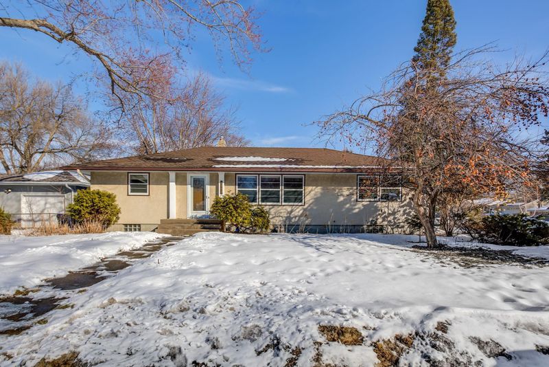 2555 Holloway Ave E, North Saint Paul, MN 55109