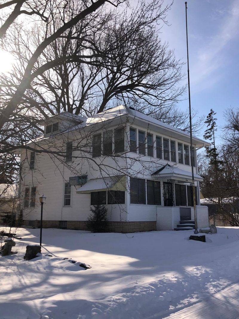 708 6th St SE, Forest Lake, MN 55025