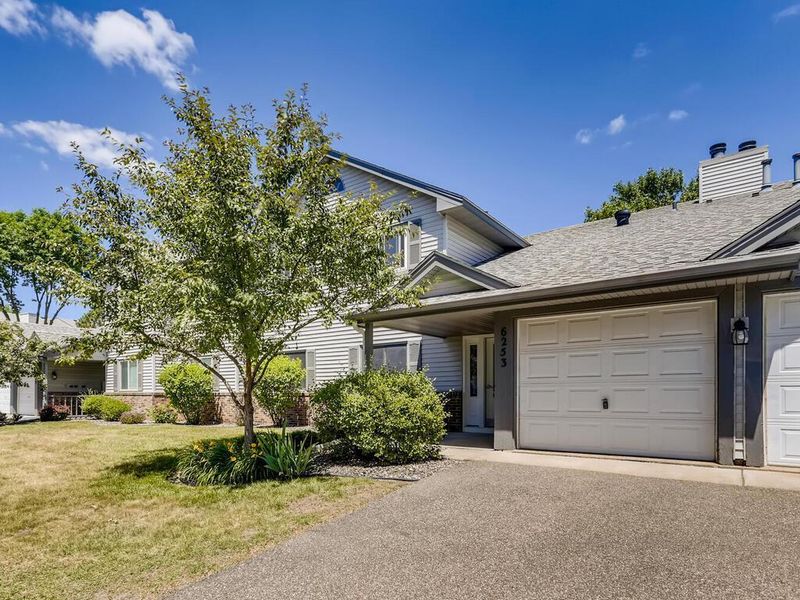 6253 Magda Dr #B, Maple Grove, MN 55369