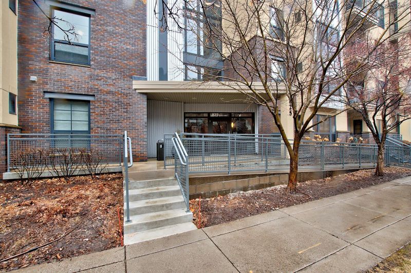 825 Berry St #403, Saint Paul, MN 55114