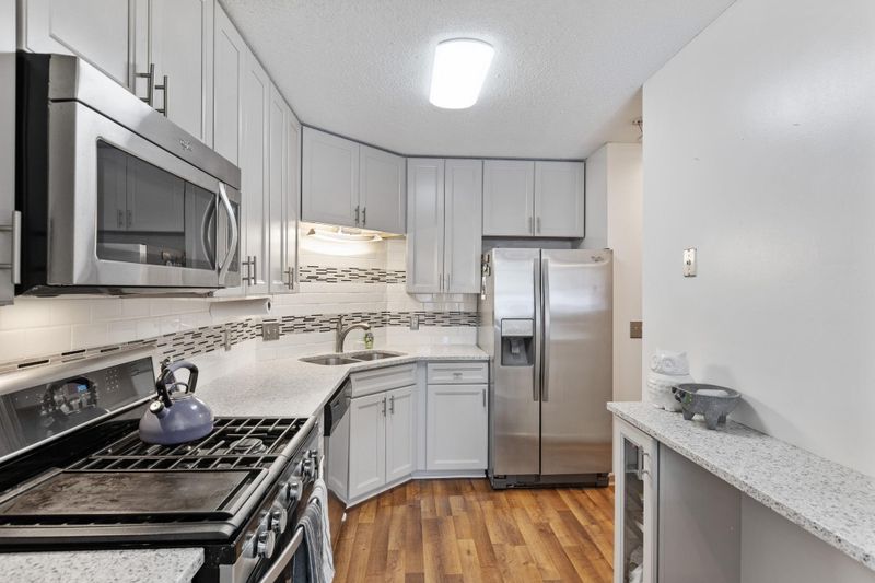 14340 Empire Ave, Apple Valley, MN 55124