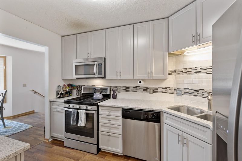 14340 Empire Ave, Apple Valley, MN 55124