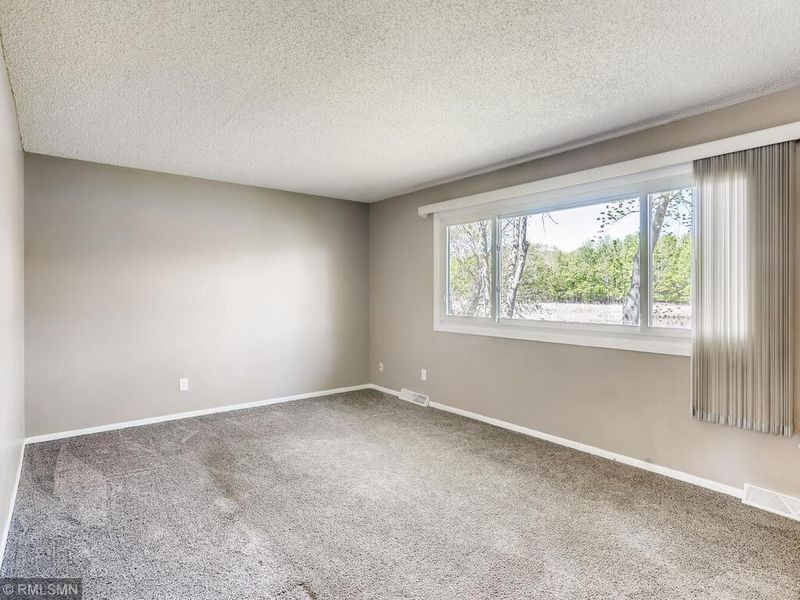 20824 Eveleth St NE, East Bethel, MN 55011