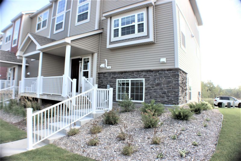 7560 Woods Edge Blvd, Lino Lakes, MN 55014
