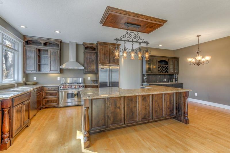 19705 Muirfield Cir, Excelsior, MN 55331
