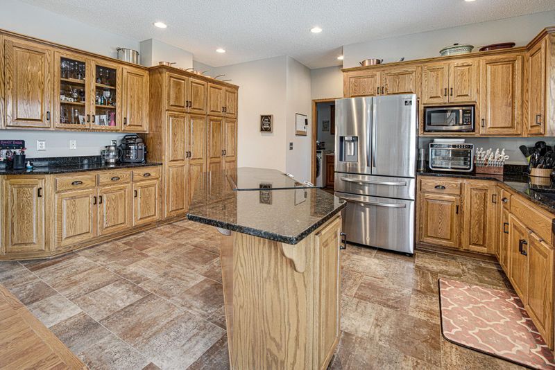 10368 Raleigh Rd, Woodbury, MN 55129